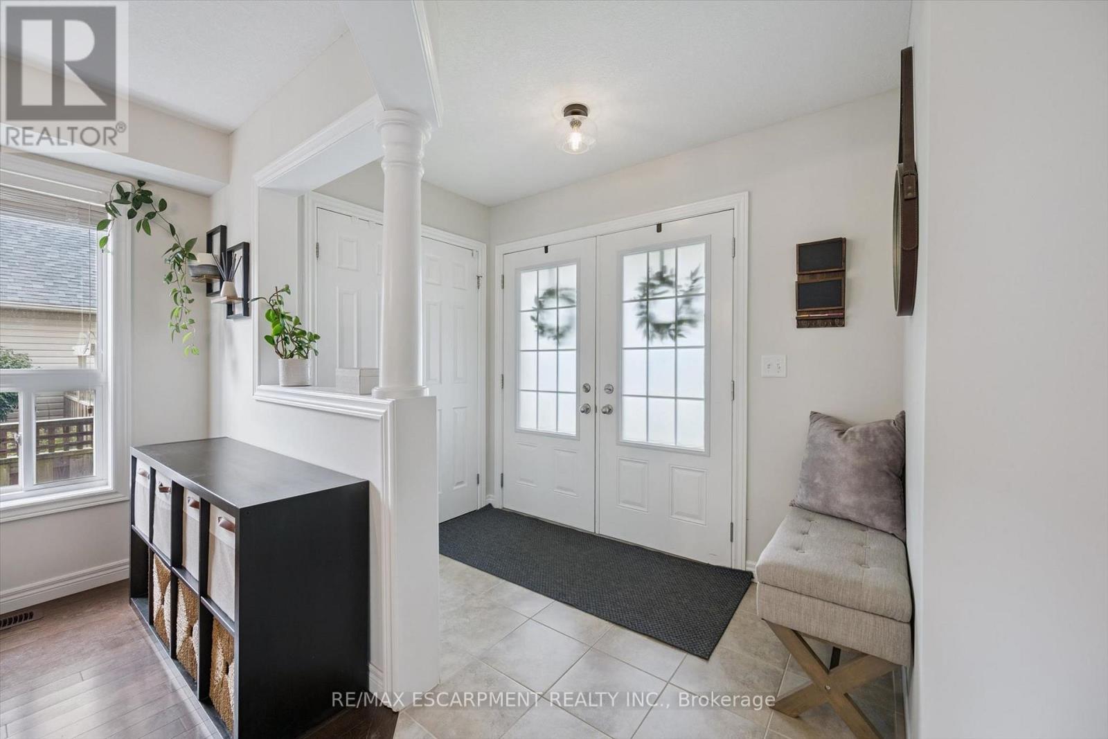 193 Hilltop Drive, North Dumfries, Ontario  N0B 1E0 - Photo 4 - X13722298