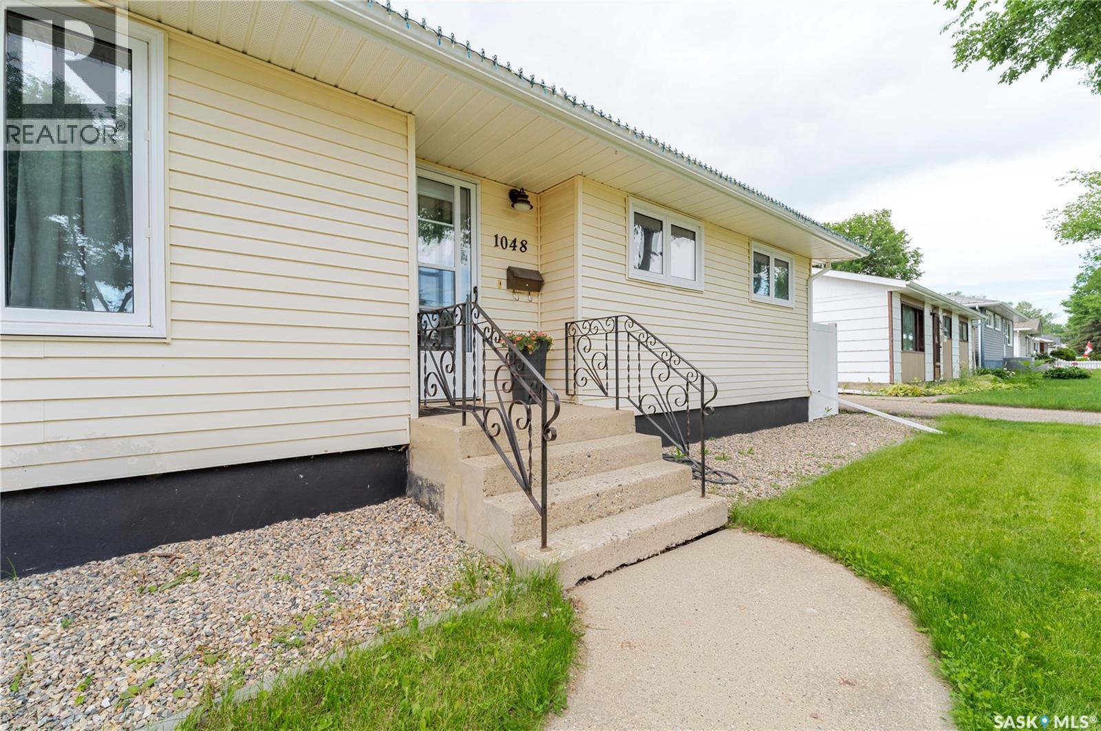 1048 11th Avenue Nw, Moose Jaw, Saskatchewan  S6H 4L5 - Photo 4 - SK046912