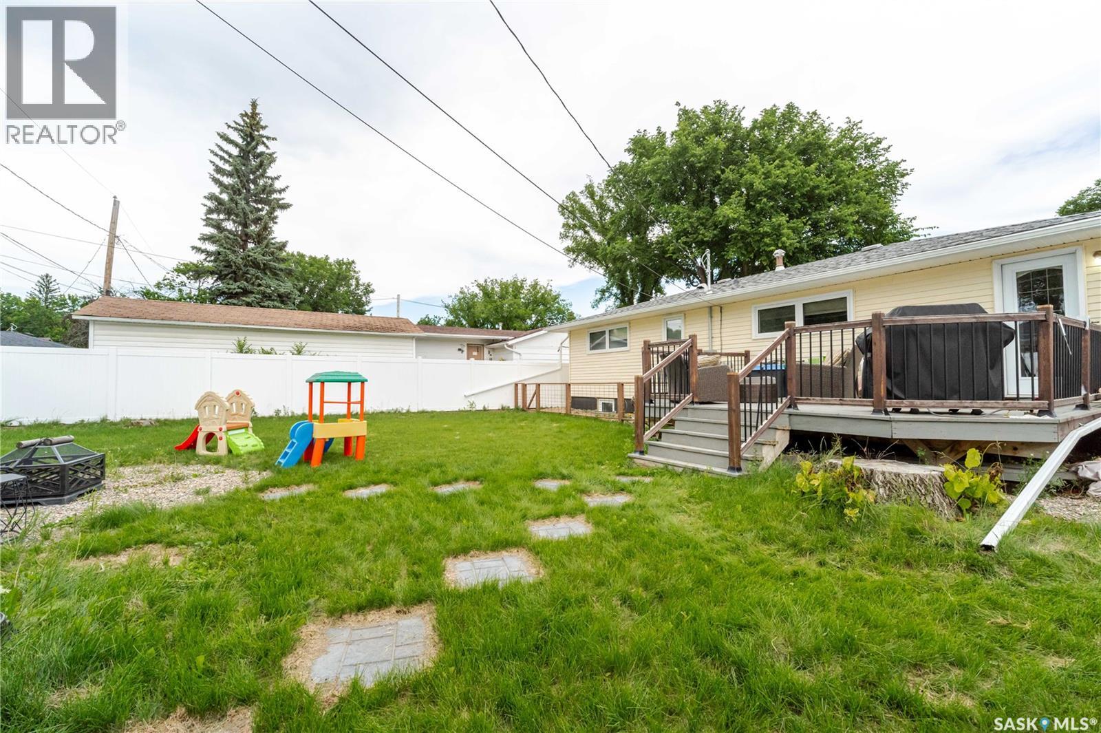 1048 11th Avenue Nw, Moose Jaw, Saskatchewan  S6H 4L5 - Photo 41 - SK046912