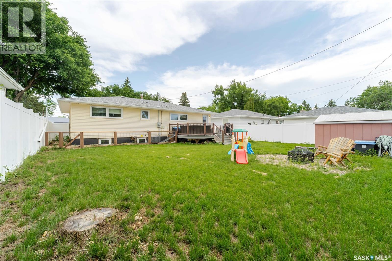1048 11th Avenue Nw, Moose Jaw, Saskatchewan  S6H 4L5 - Photo 42 - SK046912