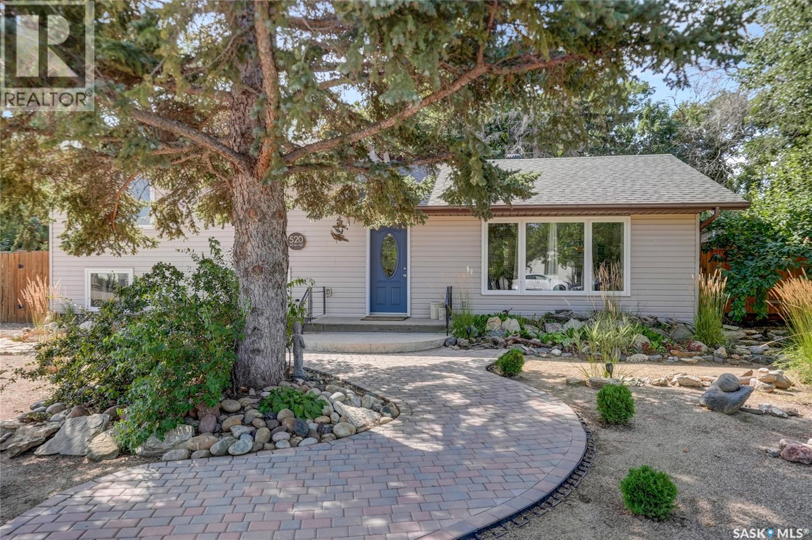 520 3rd AVENUE E, Assiniboia, Saskatchewan