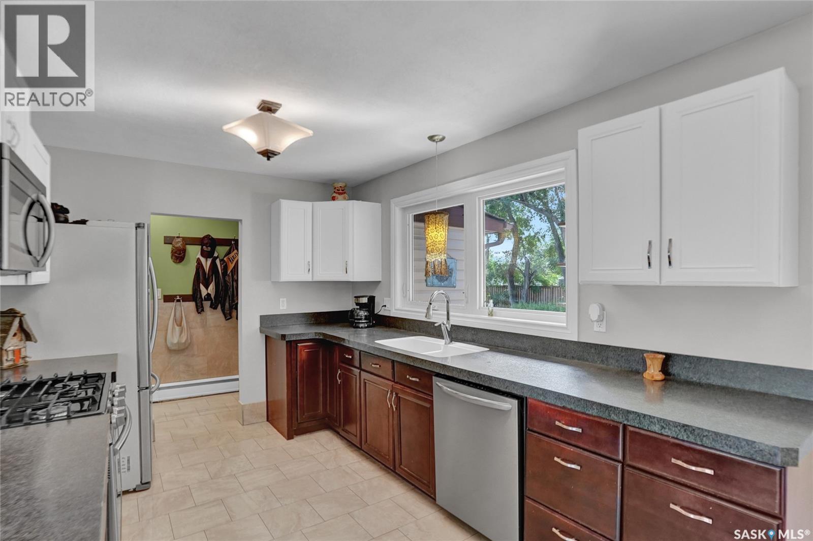520 3rd Avenue E, Assiniboia, Saskatchewan  S0H 0B0 - Photo 12 - SK046838