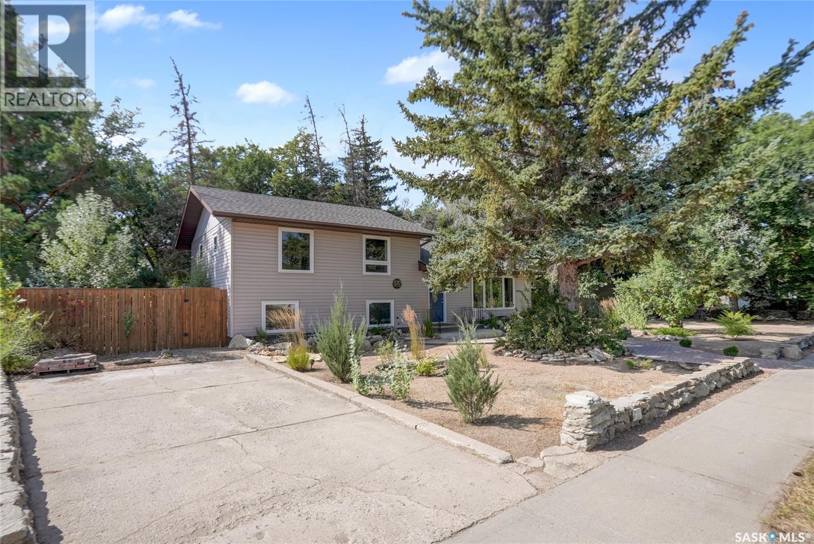 520 3rd Avenue E, Assiniboia, Saskatchewan  S0H 0B0 - Photo 3 - SK046838