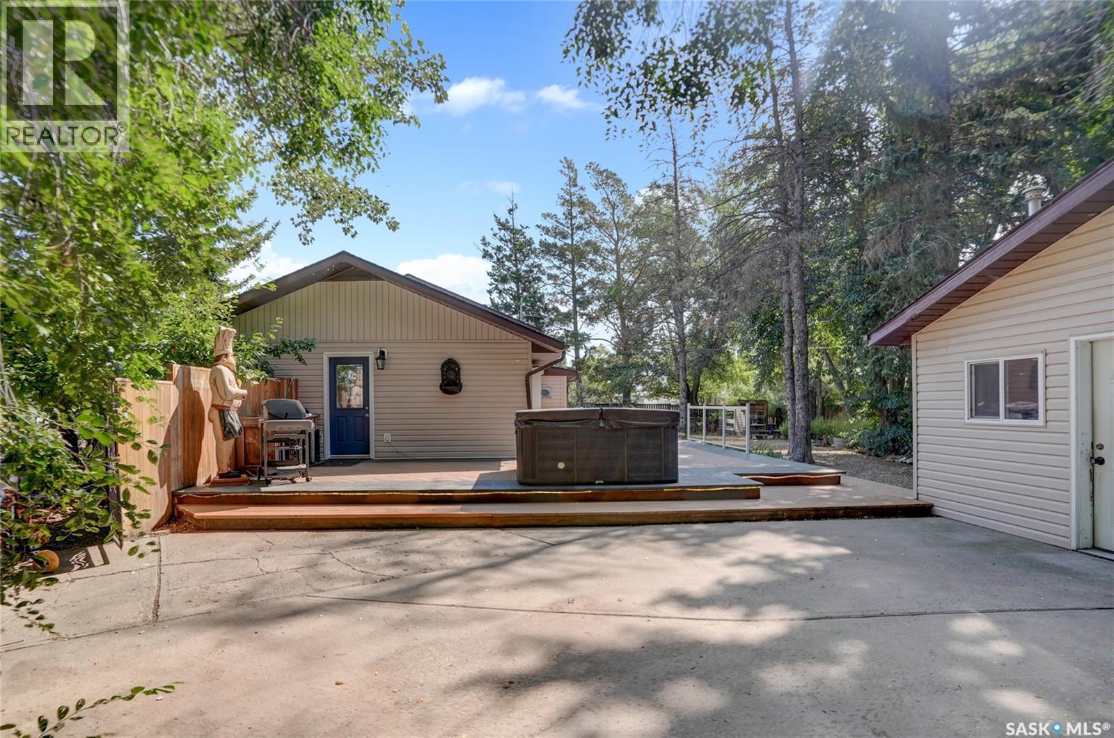 520 3rd Avenue E, Assiniboia, Saskatchewan  S0H 0B0 - Photo 52 - SK046838