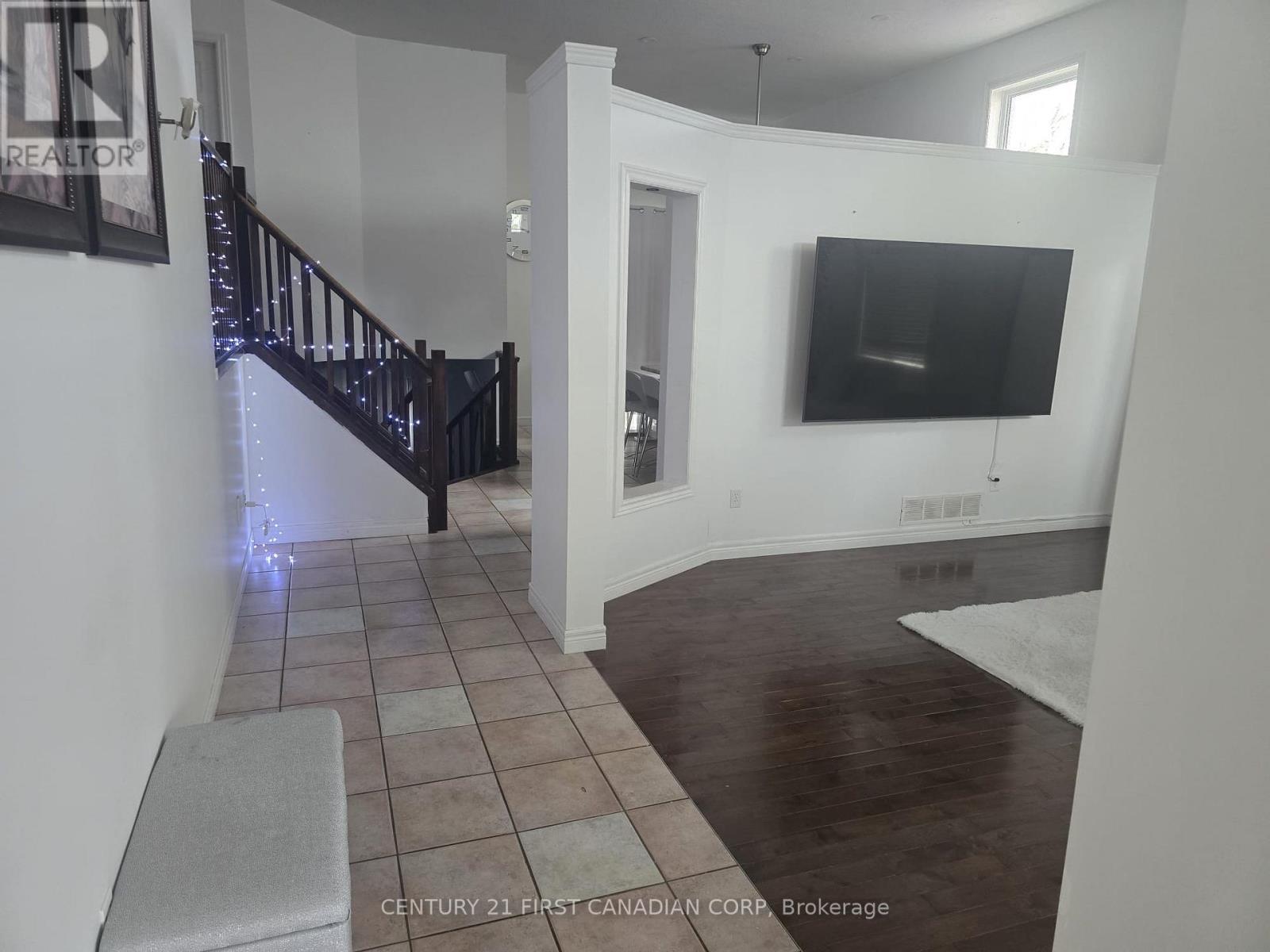 971 Fogerty Street Ne, London North, Ontario  N5X 4M2 - Photo 4 - X13722428