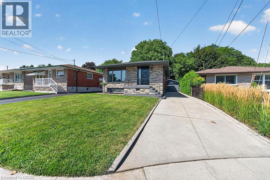 26 PARKLANDS Drive, Hamilton, Ontario