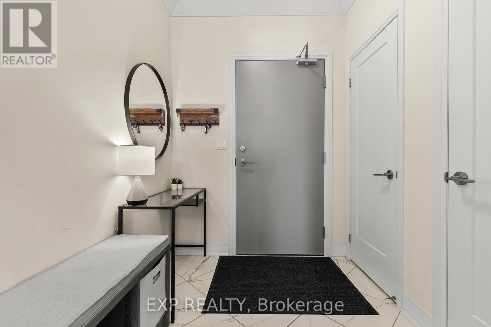 209 - 10 Concord Place, Grimsby (Grimsby Beach), Ontario  L3M 0G6 - Photo 4 - X13722398