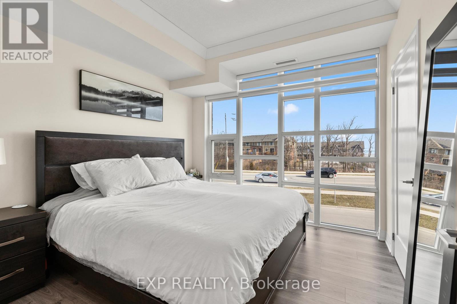 209 - 10 Concord Place, Grimsby (Grimsby Beach), Ontario  L3M 0G6 - Photo 6 - X13722398