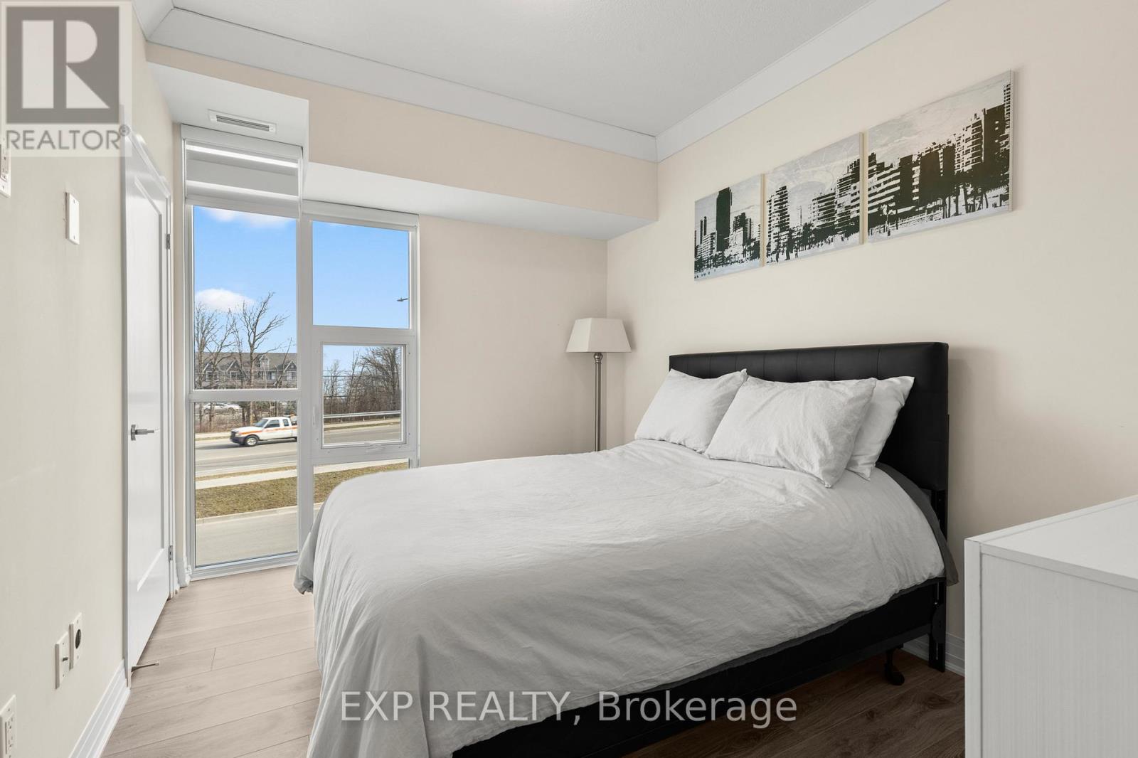 209 - 10 Concord Place, Grimsby (Grimsby Beach), Ontario  L3M 0G6 - Photo 9 - X13722398