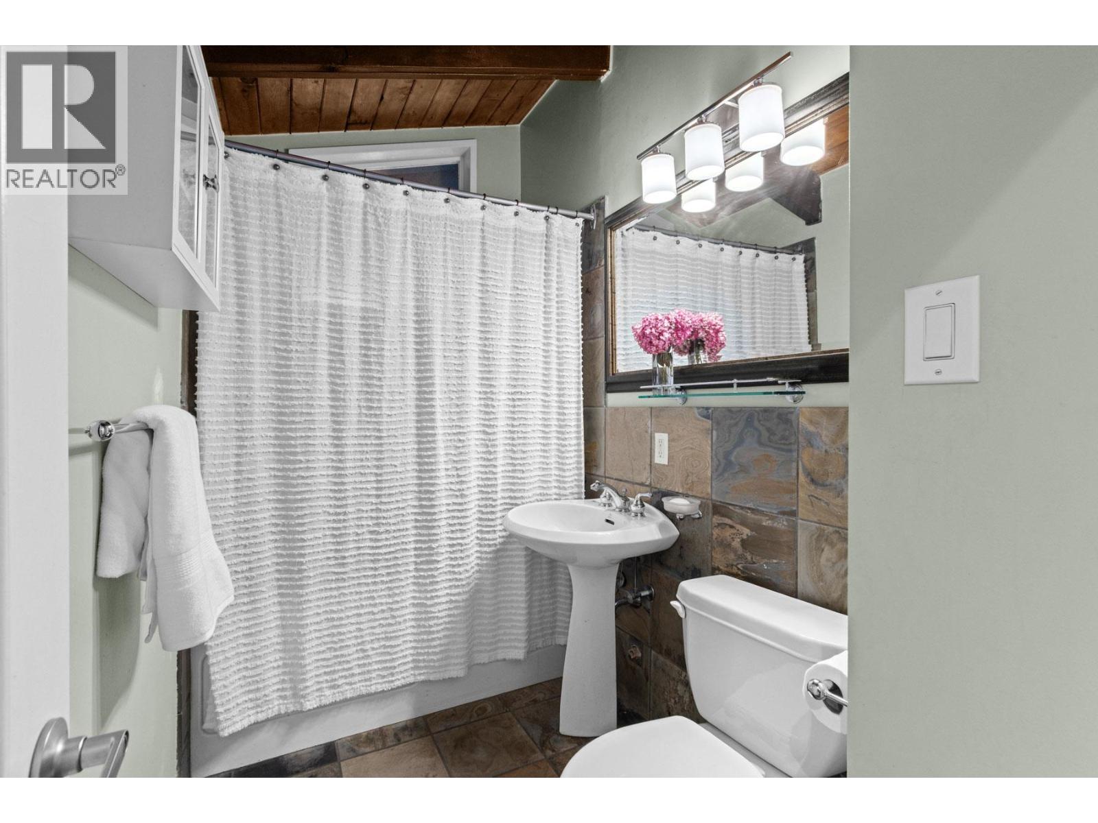 1208 Rosewood Crescent, North Vancouver, British Columbia  V7P 1H4 - Photo 17 - R3159606