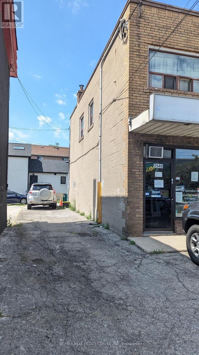 2540 Weston Road, Toronto, Ontario M9N 2A6 - Photo 2 - W13647640