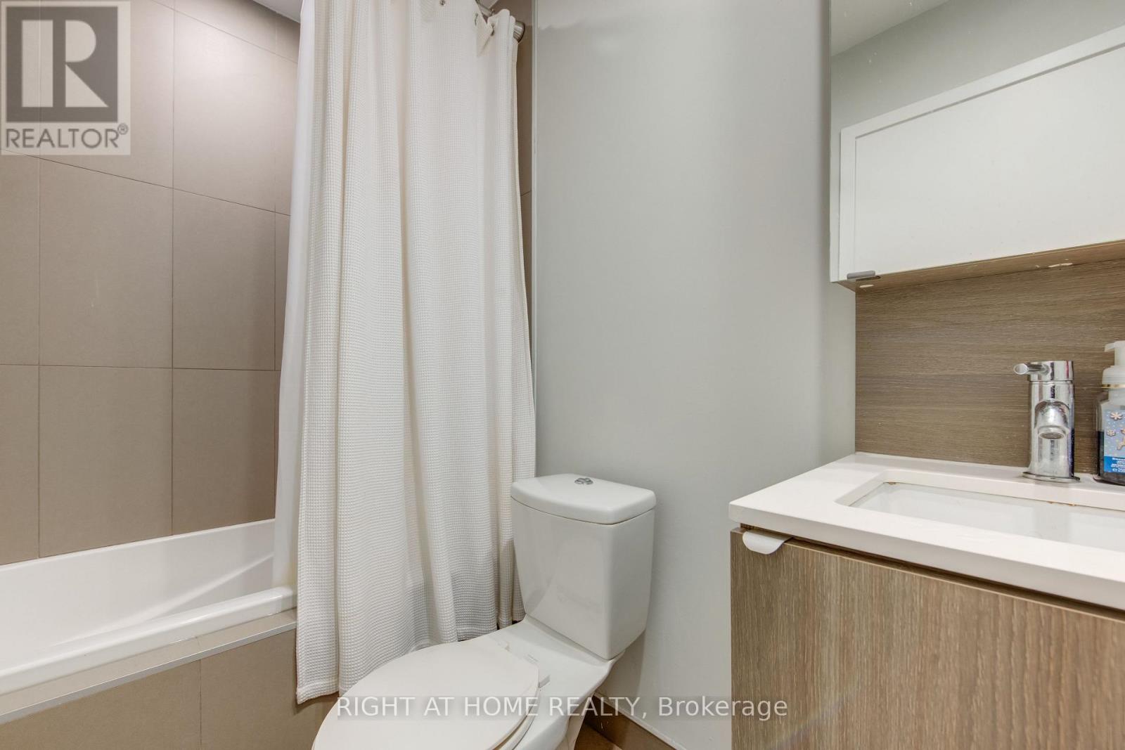 1705 - 55 Regent Park Boulevard, Toronto, Ontario  M5A 0C2 - Photo 5 - C13722412