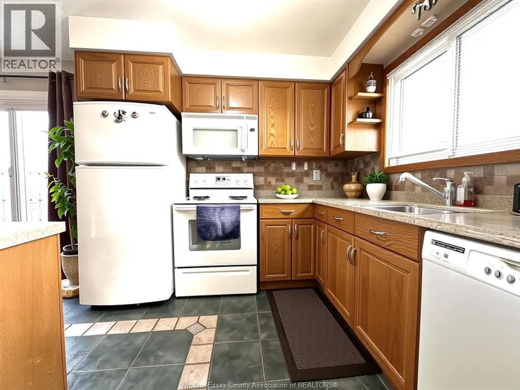 3217 Aurora, Windsor, Ontario  N8R 1Y9 - Photo 4 - 26020631