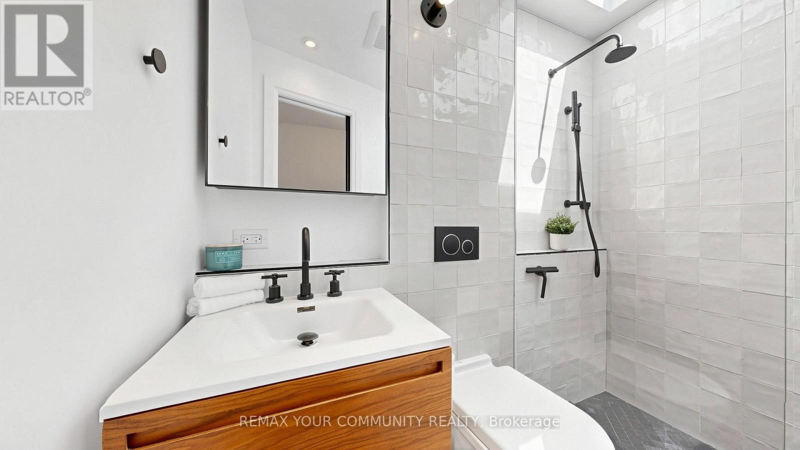 149 Jones Avenue N, Toronto, Ontario  M4M 3A2 - Photo 18 - E13722432