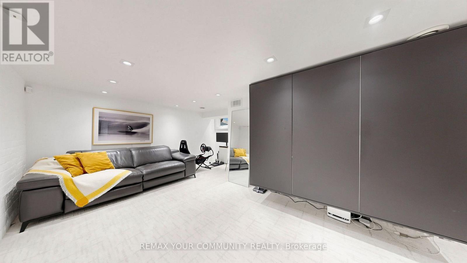 149 Jones Avenue N, Toronto, Ontario  M4M 3A2 - Photo 19 - E13722432