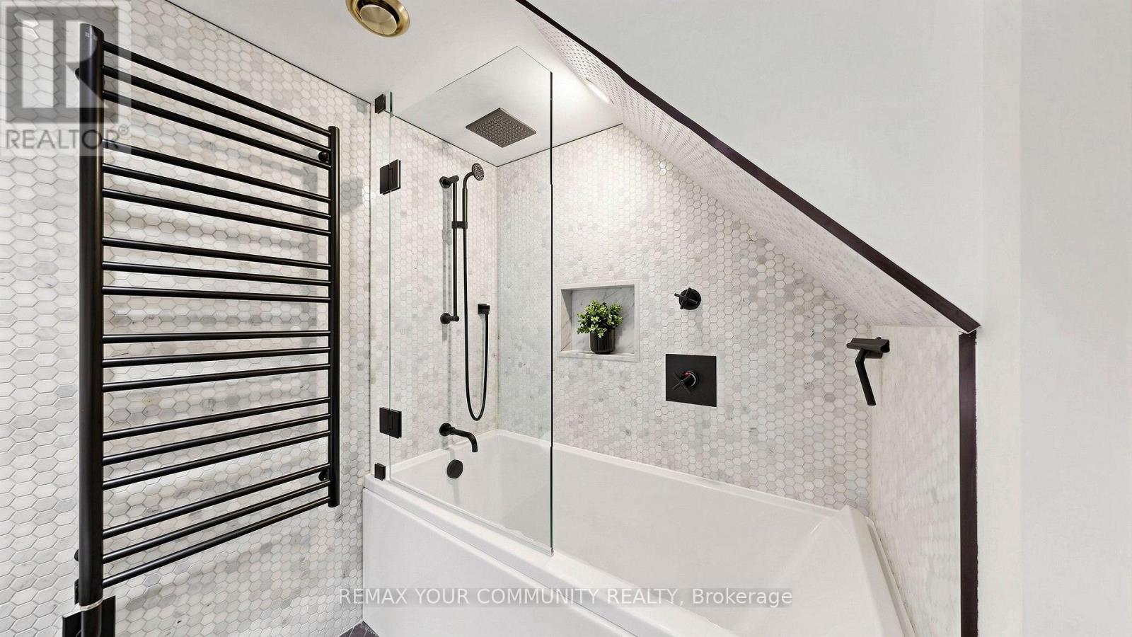 149 Jones Avenue N, Toronto, Ontario  M4M 3A2 - Photo 22 - E13722432
