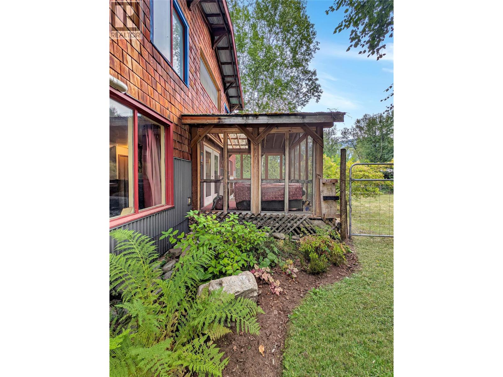 6518 Slocan River Road, Winlaw, British Columbia V0G 2J0 - Photo 5 - 10398770