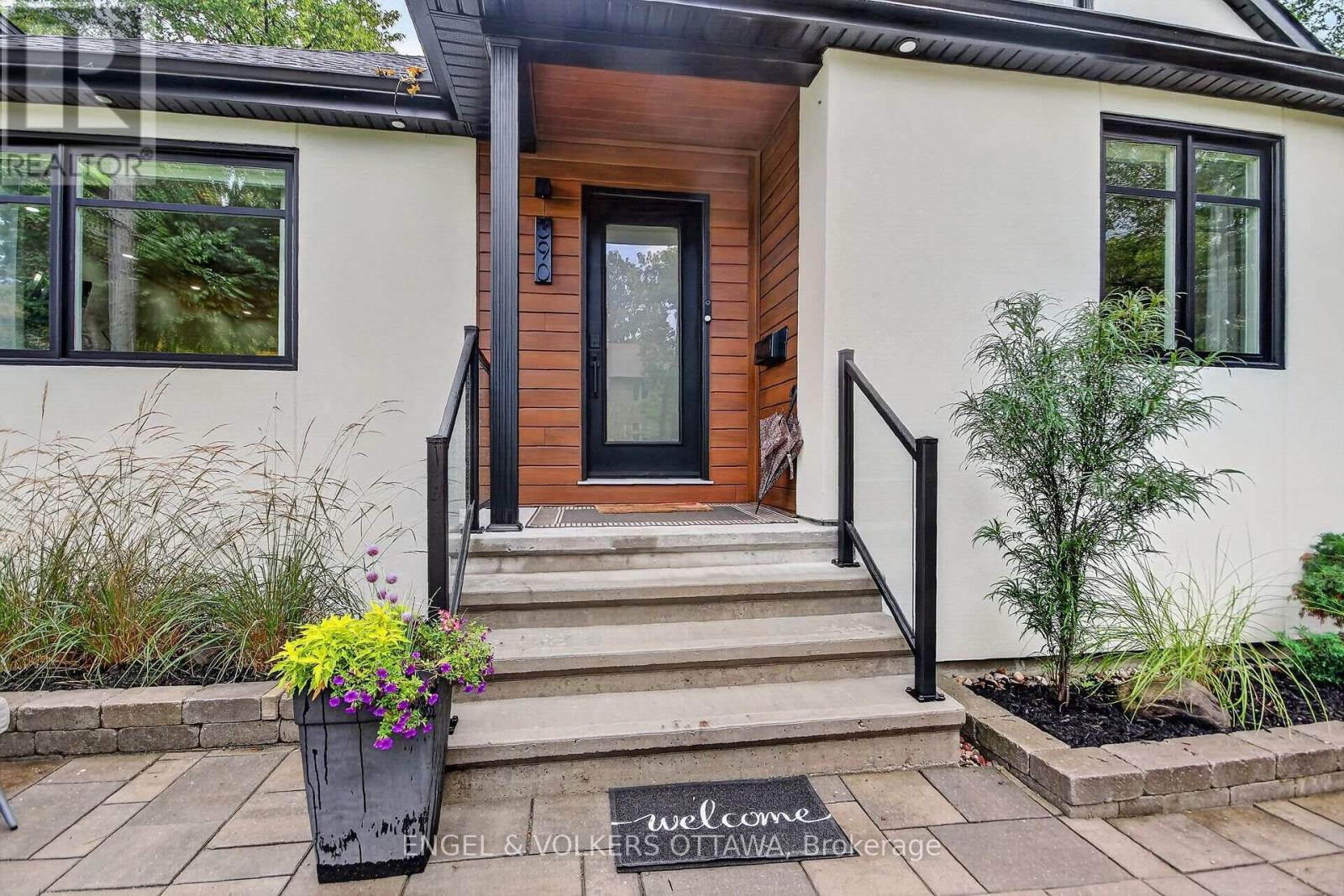 390 Princeton Avenue, Ottawa, Ontario  K2A 0M7 - Photo 2 - X13718788