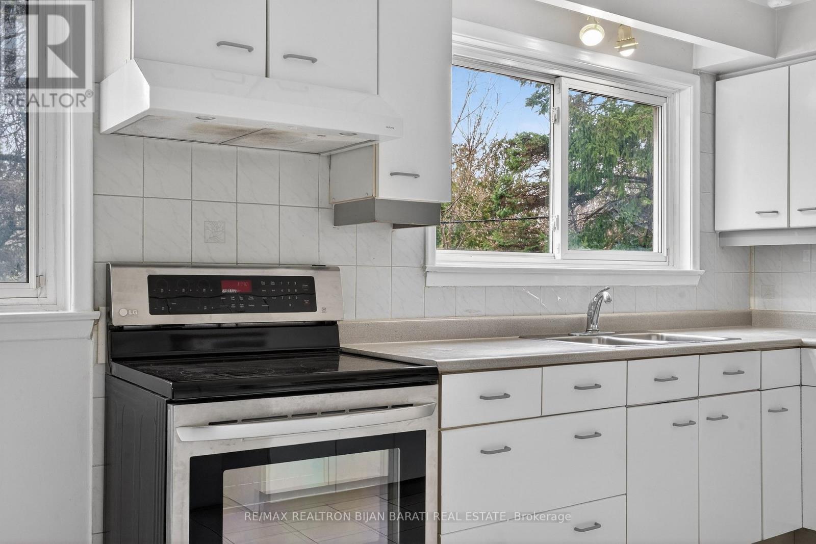 298 Newton Drive, Toronto, Ontario  M2M 2P8 - Photo 12 - C12953274