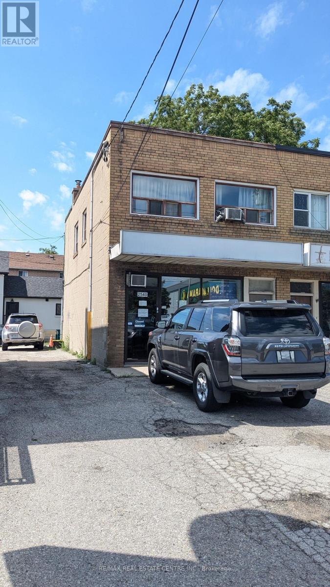 2540 WESTON ROAD, Toronto, Ontario