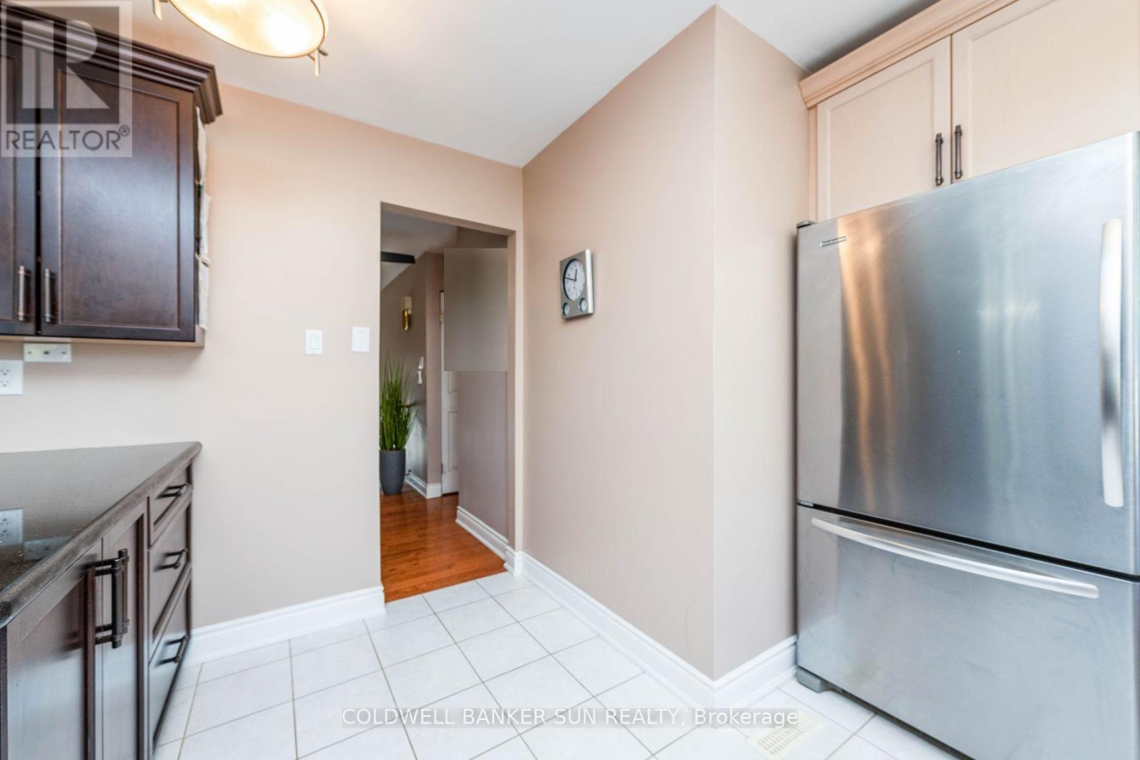 2483 Yarmouth Crescent, Oakville, Ontario  L6L 2M9 - Photo 12 - W13722468