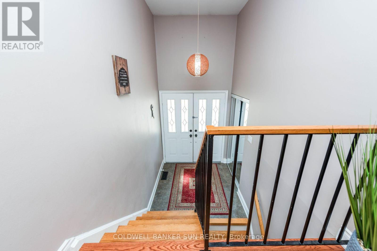 2483 Yarmouth Crescent, Oakville, Ontario  L6L 2M9 - Photo 3 - W13722468