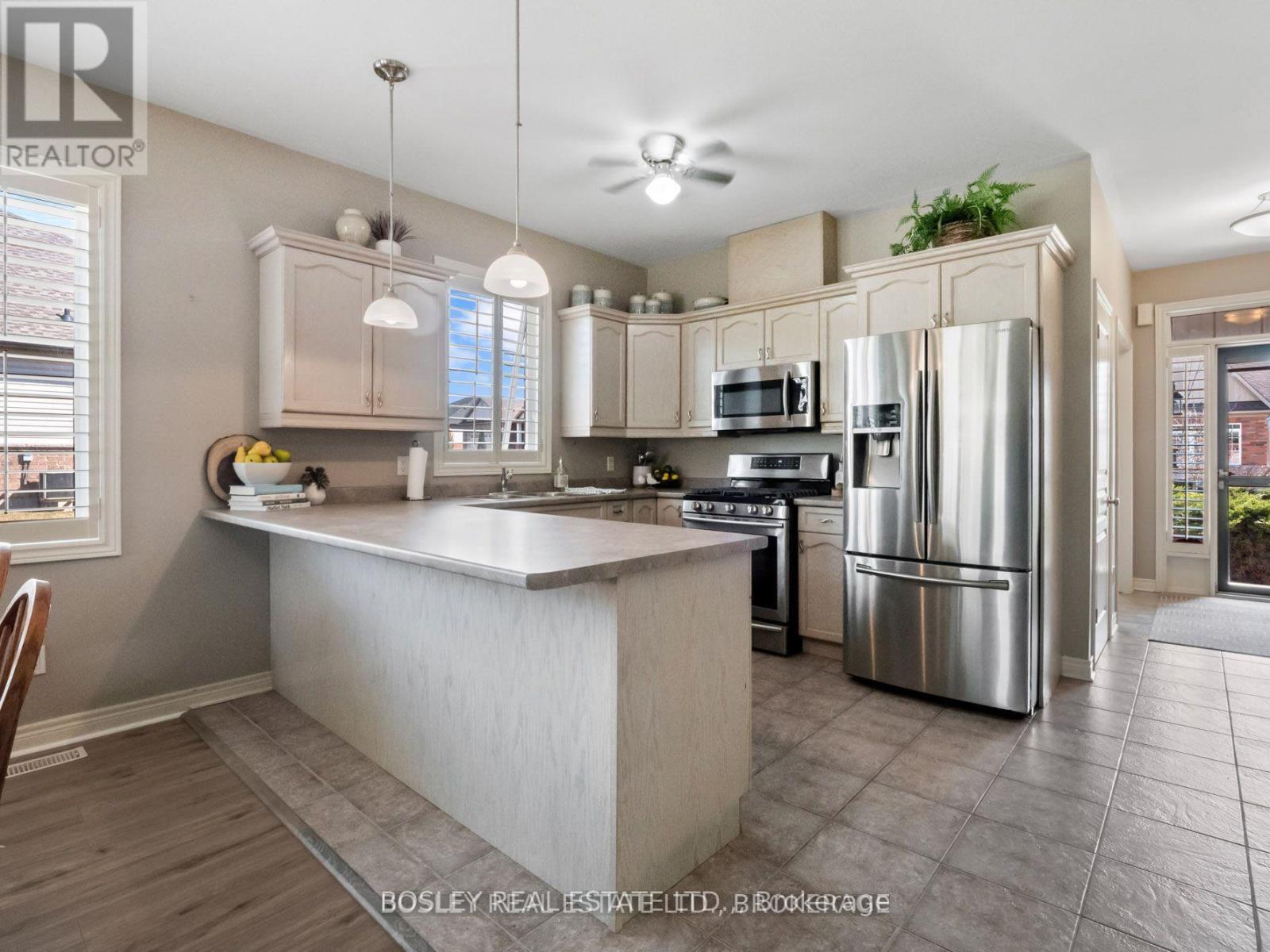 50 Aaron Trail, Welland, Ontario  L3B 6G4 - Photo 6 - X12913478