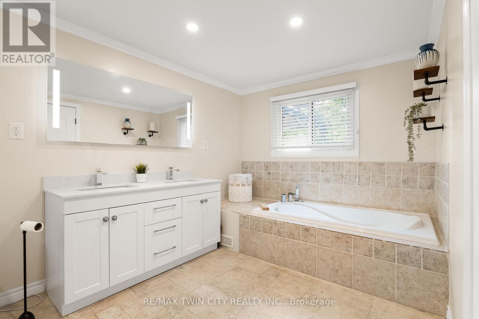 21 Golden Meadow Crescent, Kitchener, Ontario  N2N 2L7 - Photo 20 - X13722430