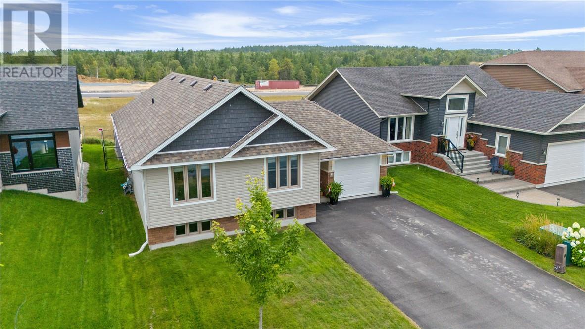 41 Meadowgreen Drive, Garson, Ontario  P3L 0B1 - Photo 2 - 2130058