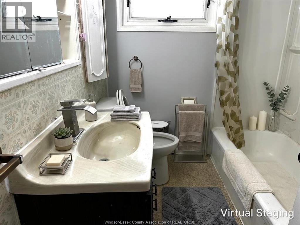 3615 Longfellow, Windsor, Ontario  N9E 2M2 - Photo 7 - 26019127