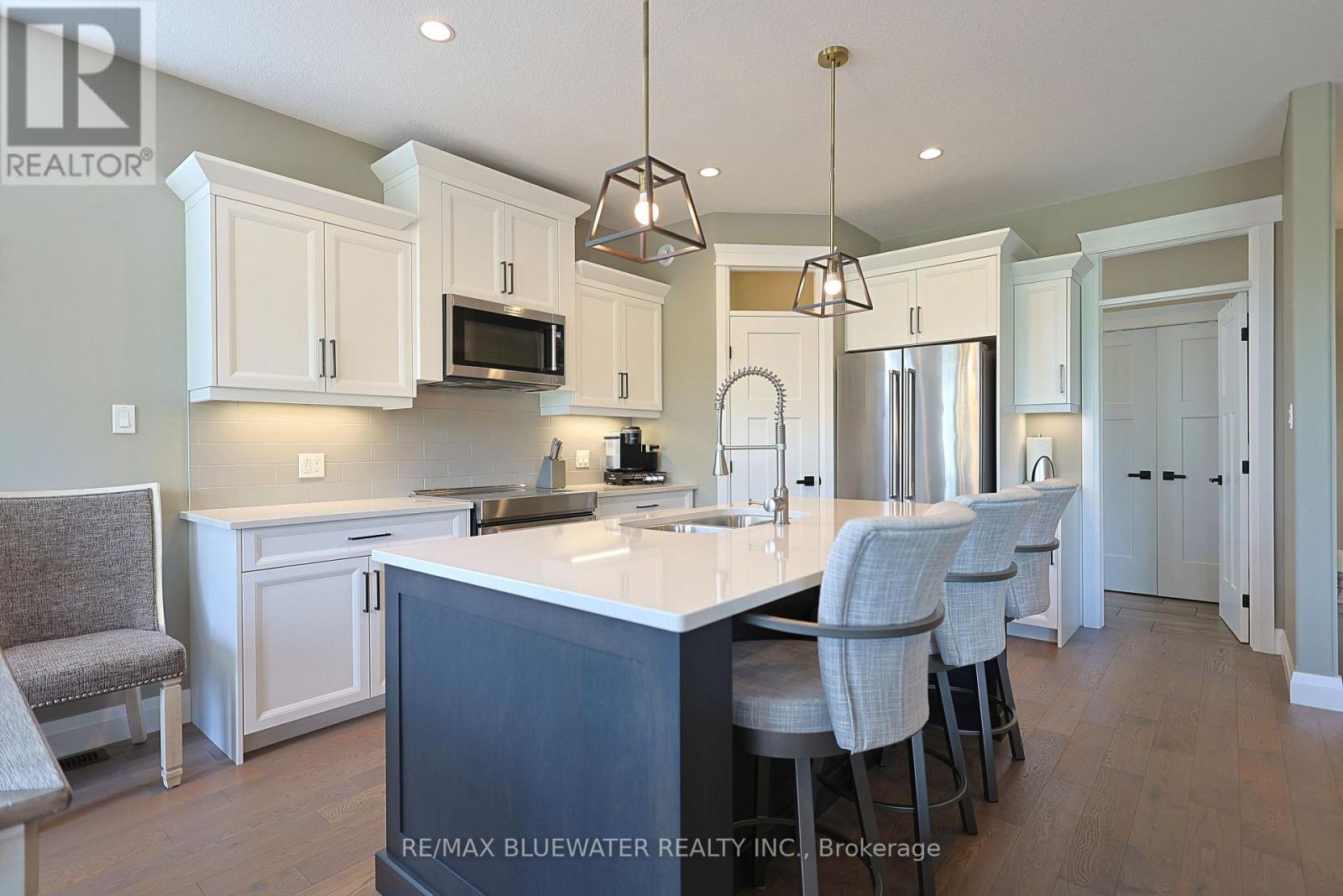 34 Sunrise Lane, Lambton Shores, Ontario  N0M 1T0 - Photo 18 - X13722534