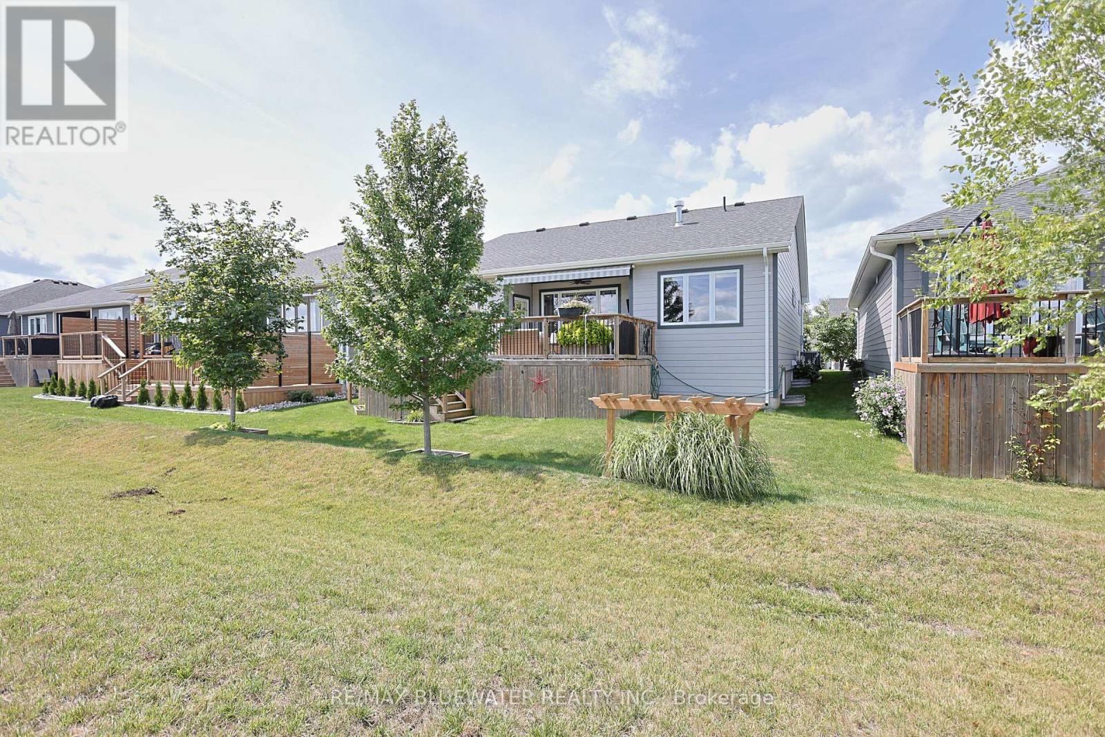 34 Sunrise Lane, Lambton Shores, Ontario  N0M 1T0 - Photo 2 - X13722534