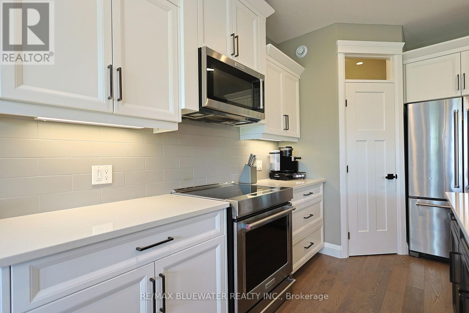 34 Sunrise Lane, Lambton Shores, Ontario  N0M 1T0 - Photo 21 - X13722534