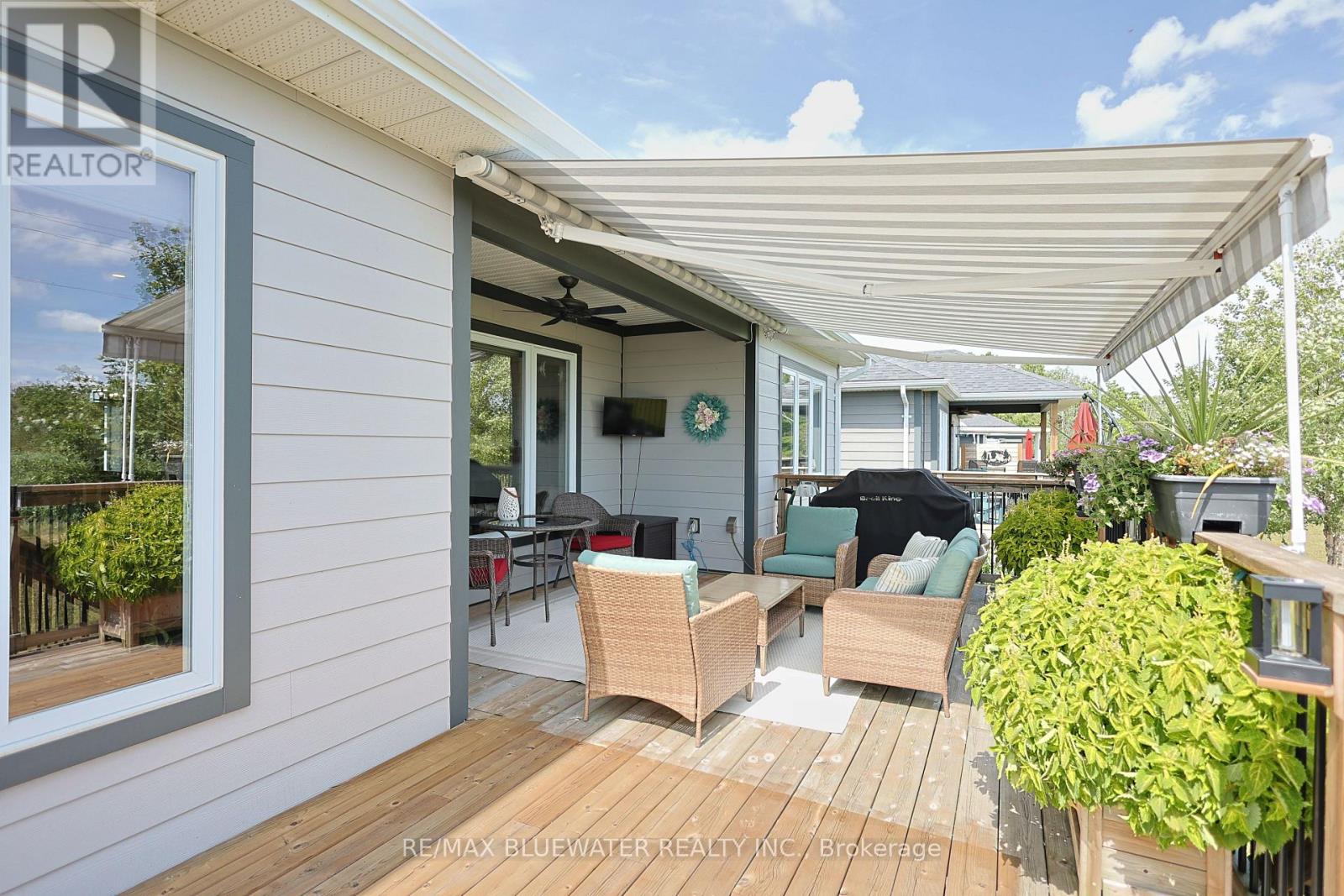 34 Sunrise Lane, Lambton Shores, Ontario  N0M 1T0 - Photo 47 - X13722534