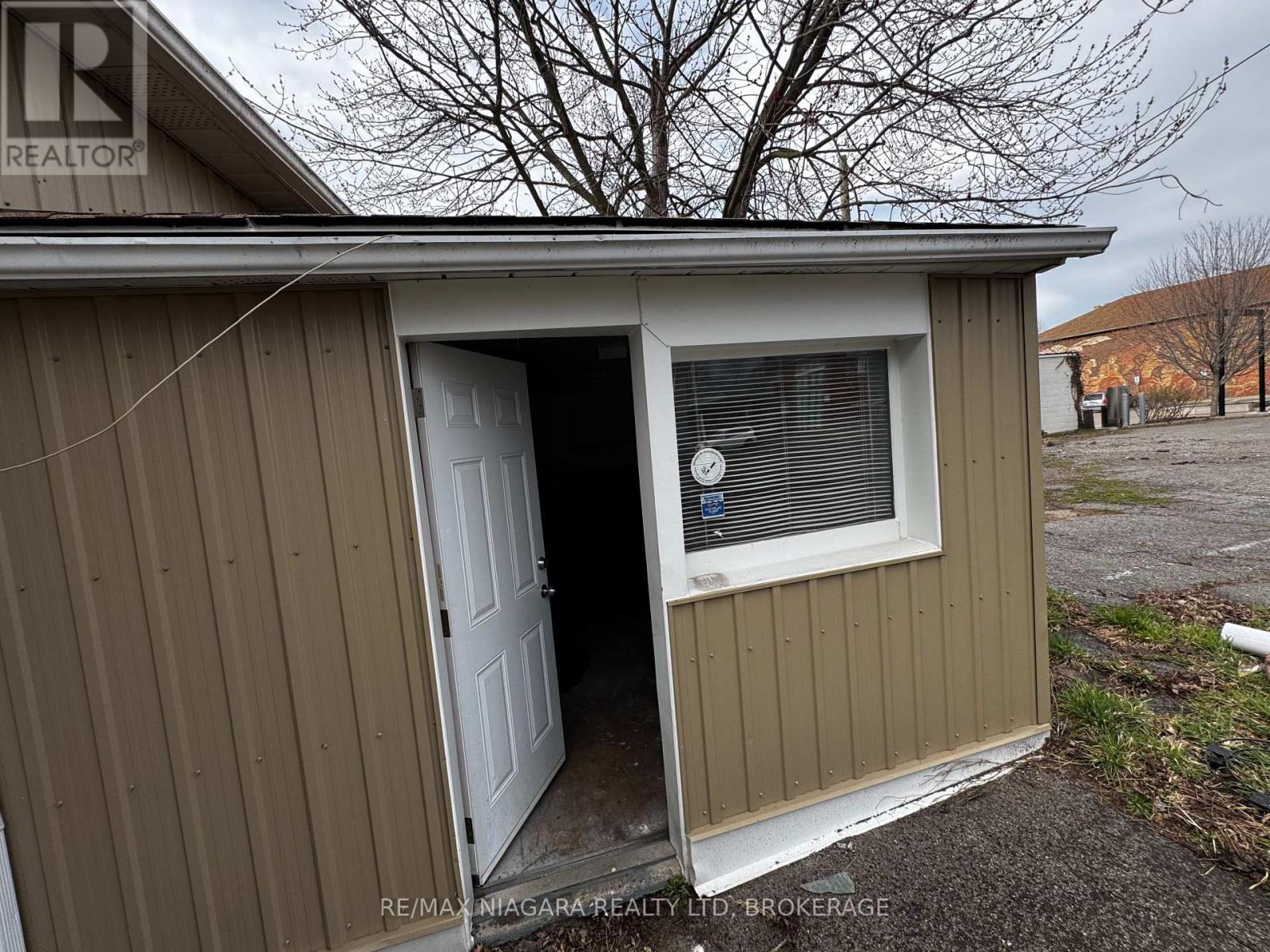34 Avenue Place, Welland, Ontario  L3B 4B1 - Photo 5 - X12968478