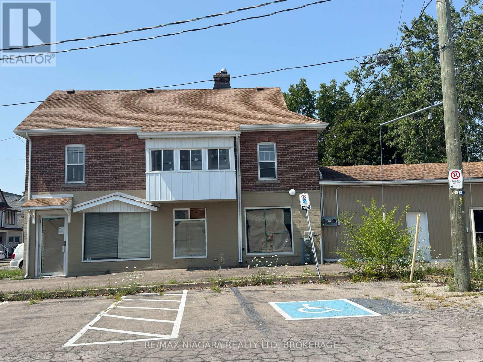 34 Avenue Place, Welland, Ontario  L3B 4B1 - Photo 3 - X12968478