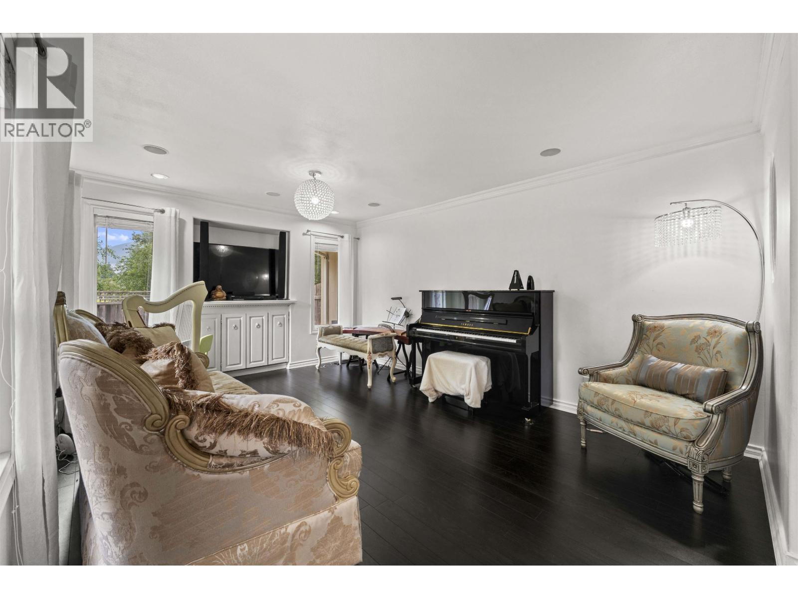 887 Riverside Drive, Port Coquitlam, British Columbia V3B 7T6 - Photo 5 - R3158212