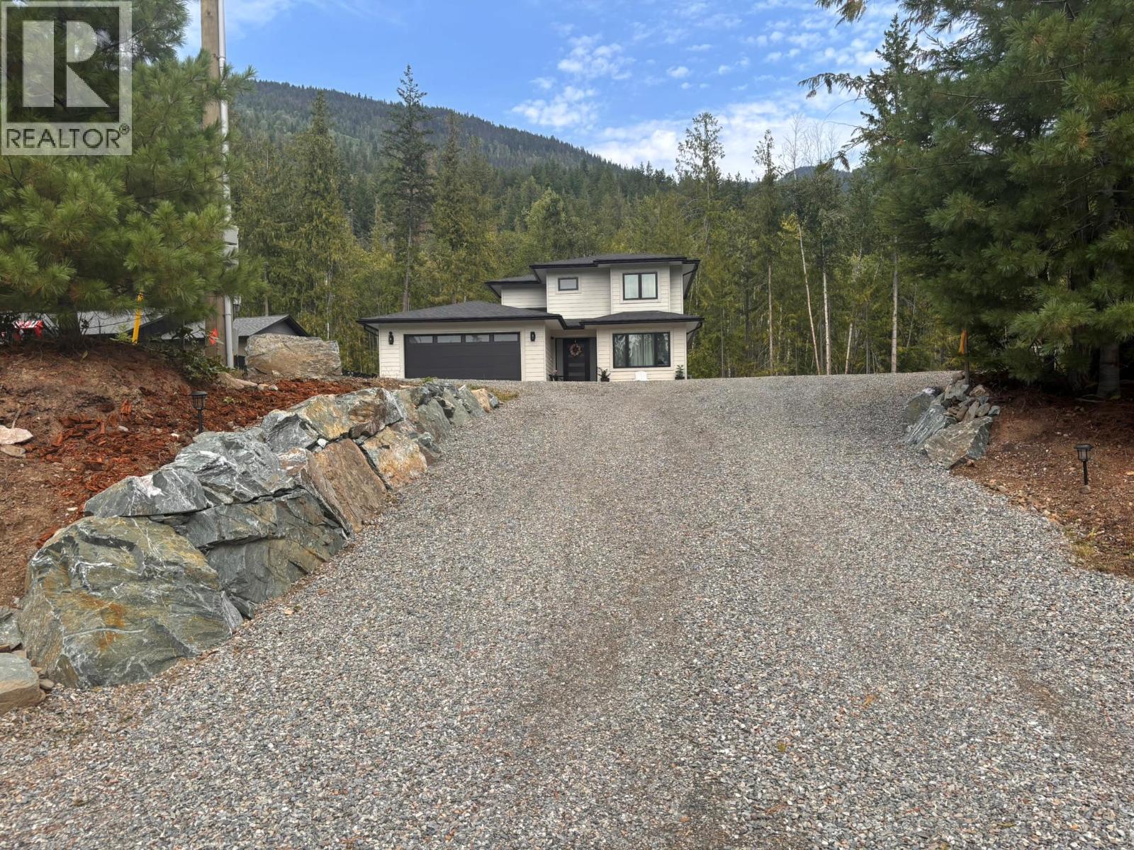 7670 Mountain Drive, Anglemont, British Columbia  V0E 1M8 - Photo 39 - 10379824