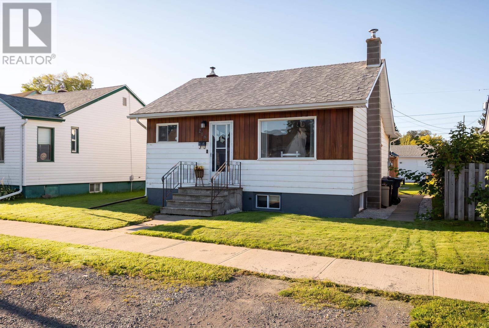 218 Christina Street E, Thunder Bay, Ontario  P7E 4N7 - Photo 2 - TB2602574