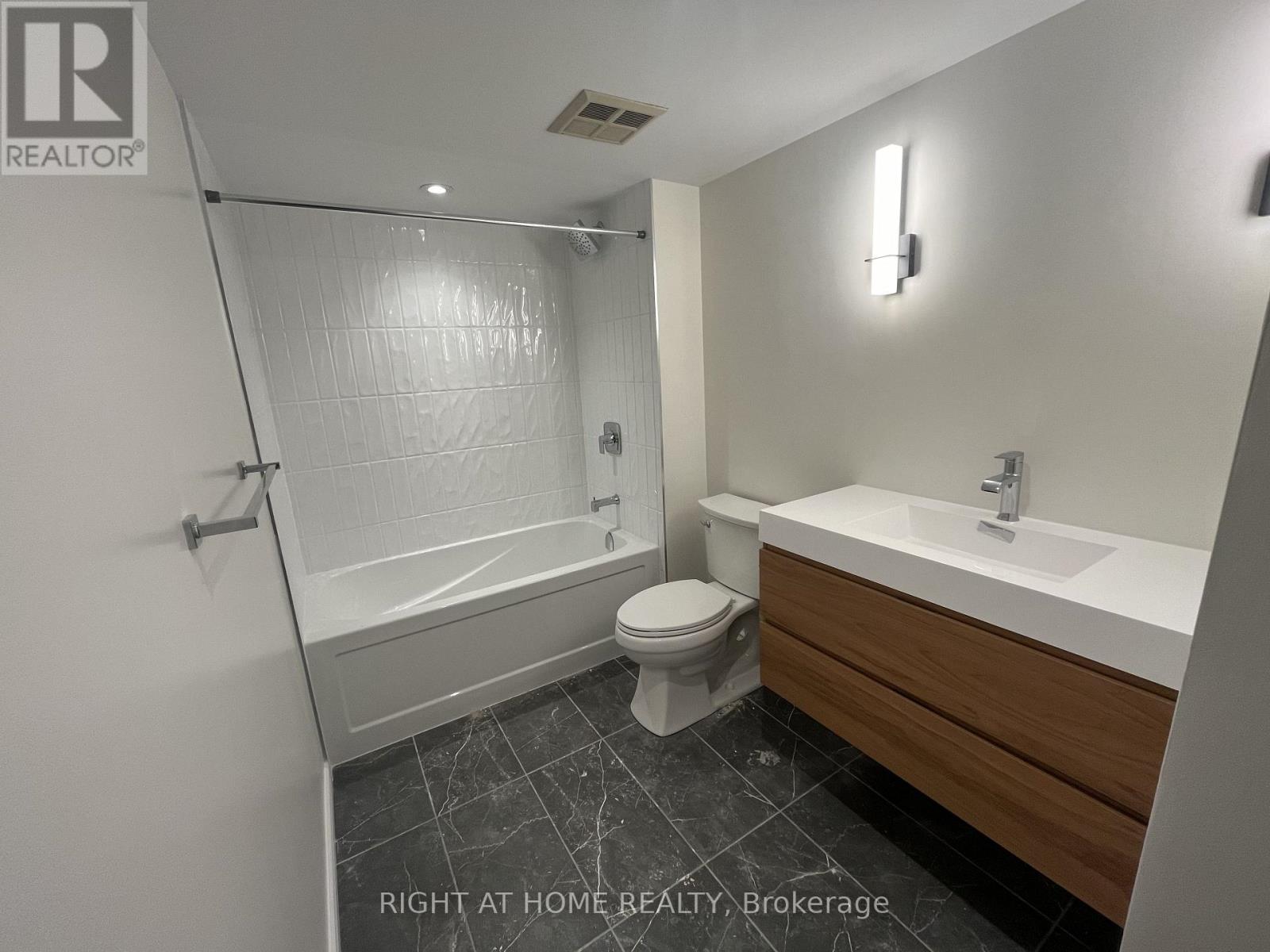 1619 - 25 The Esplanade, Toronto, Ontario  M5E 1W5 - Photo 13 - C13722634
