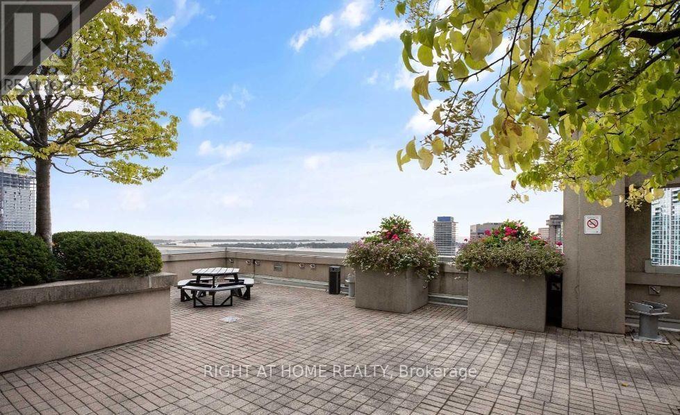 1619 - 25 The Esplanade, Toronto, Ontario  M5E 1W5 - Photo 21 - C13722634