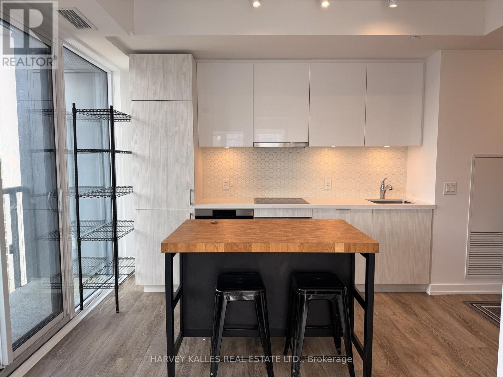 1704 - 158 Front Street E, Toronto, Ontario  M5V 1E5 - Photo 2 - C13722678
