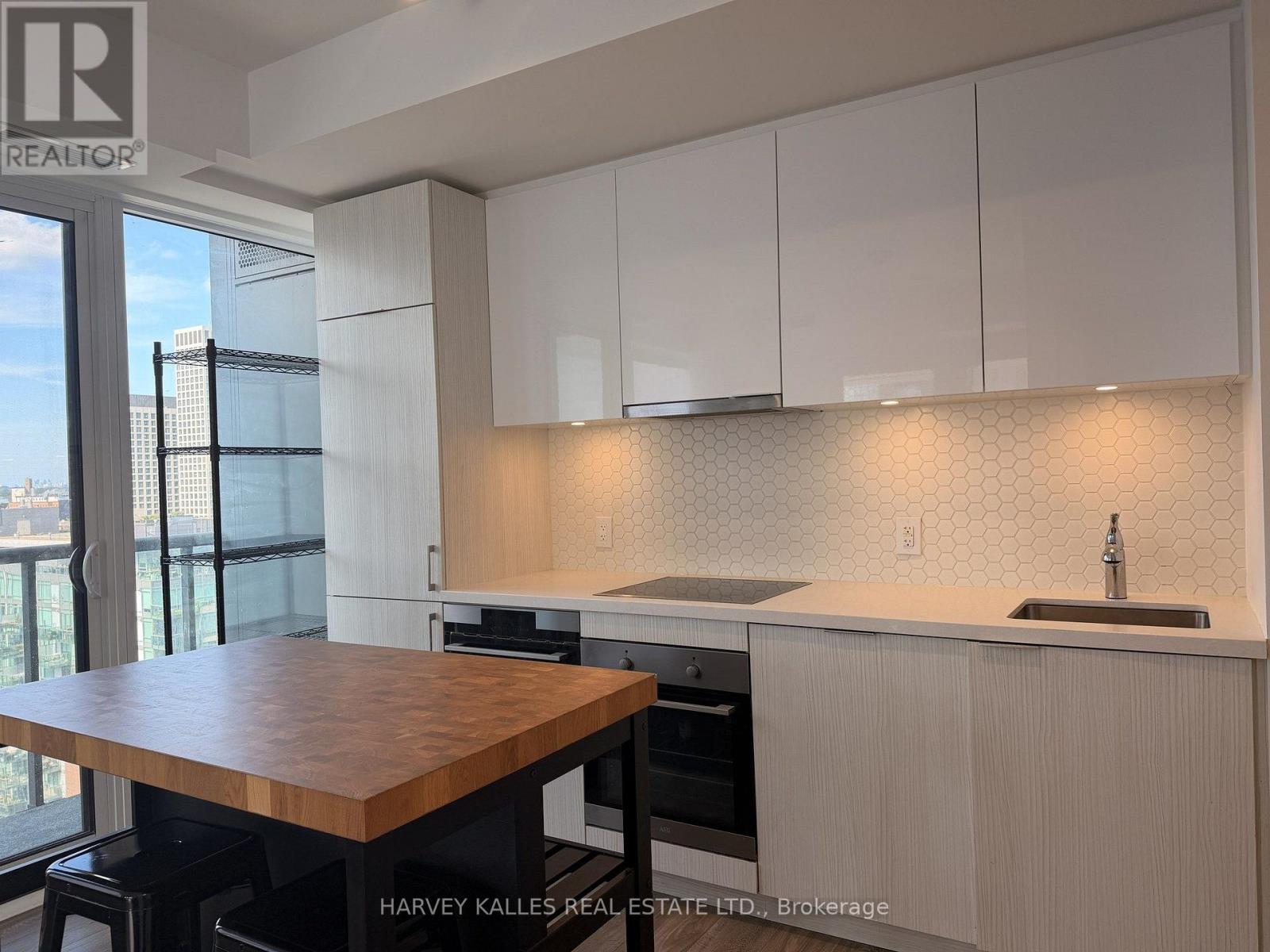 1704 - 158 Front Street E, Toronto, Ontario  M5V 1E5 - Photo 3 - C13722678