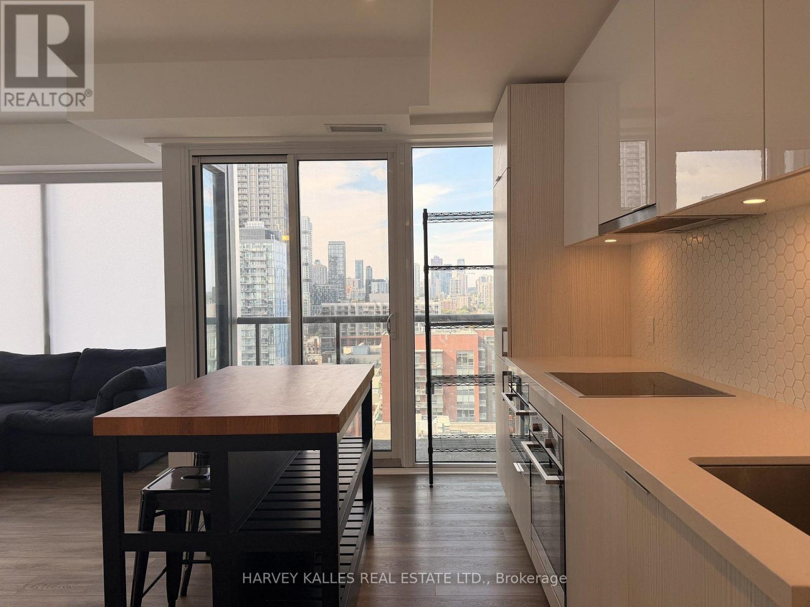 1704 - 158 Front Street E, Toronto, Ontario  M5V 1E5 - Photo 4 - C13722678