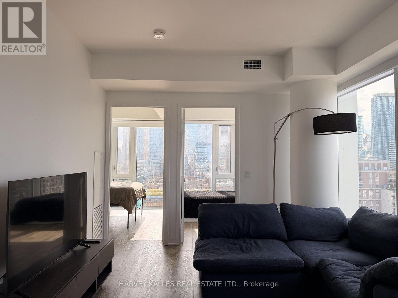 1704 - 158 Front Street E, Toronto, Ontario  M5V 1E5 - Photo 5 - C13722678