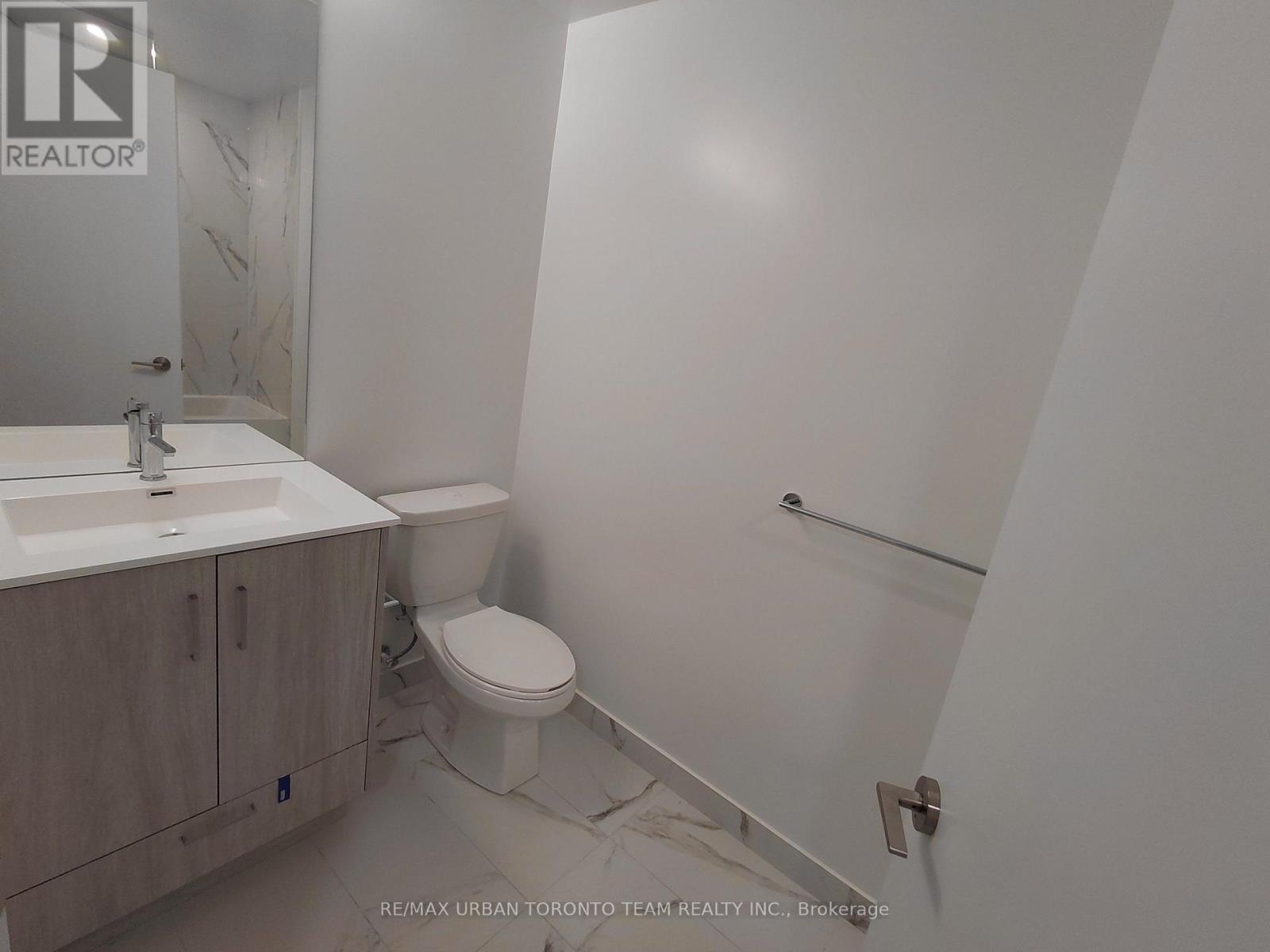 1702 - 180 Front Street E, Toronto, Ontario  M5A 0K9 - Photo 10 - C13722732