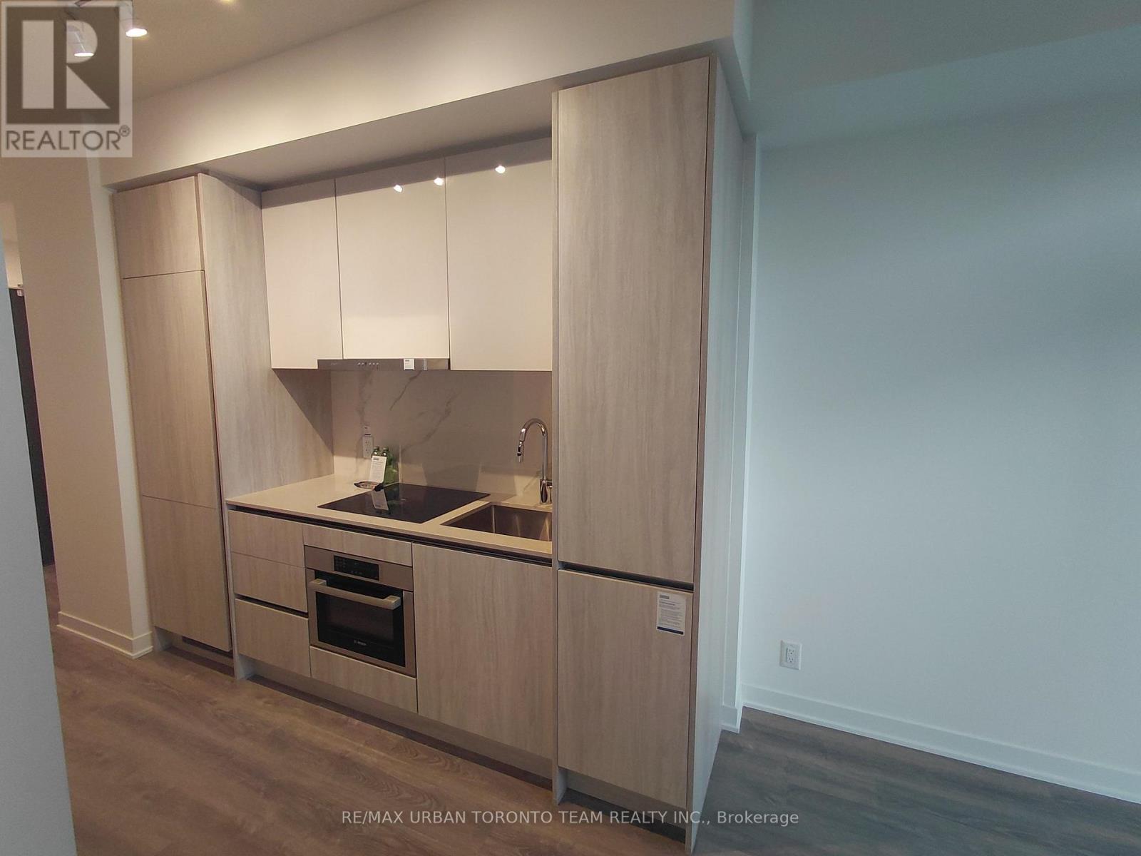 1702 - 180 Front Street E, Toronto, Ontario  M5A 0K9 - Photo 3 - C13722732