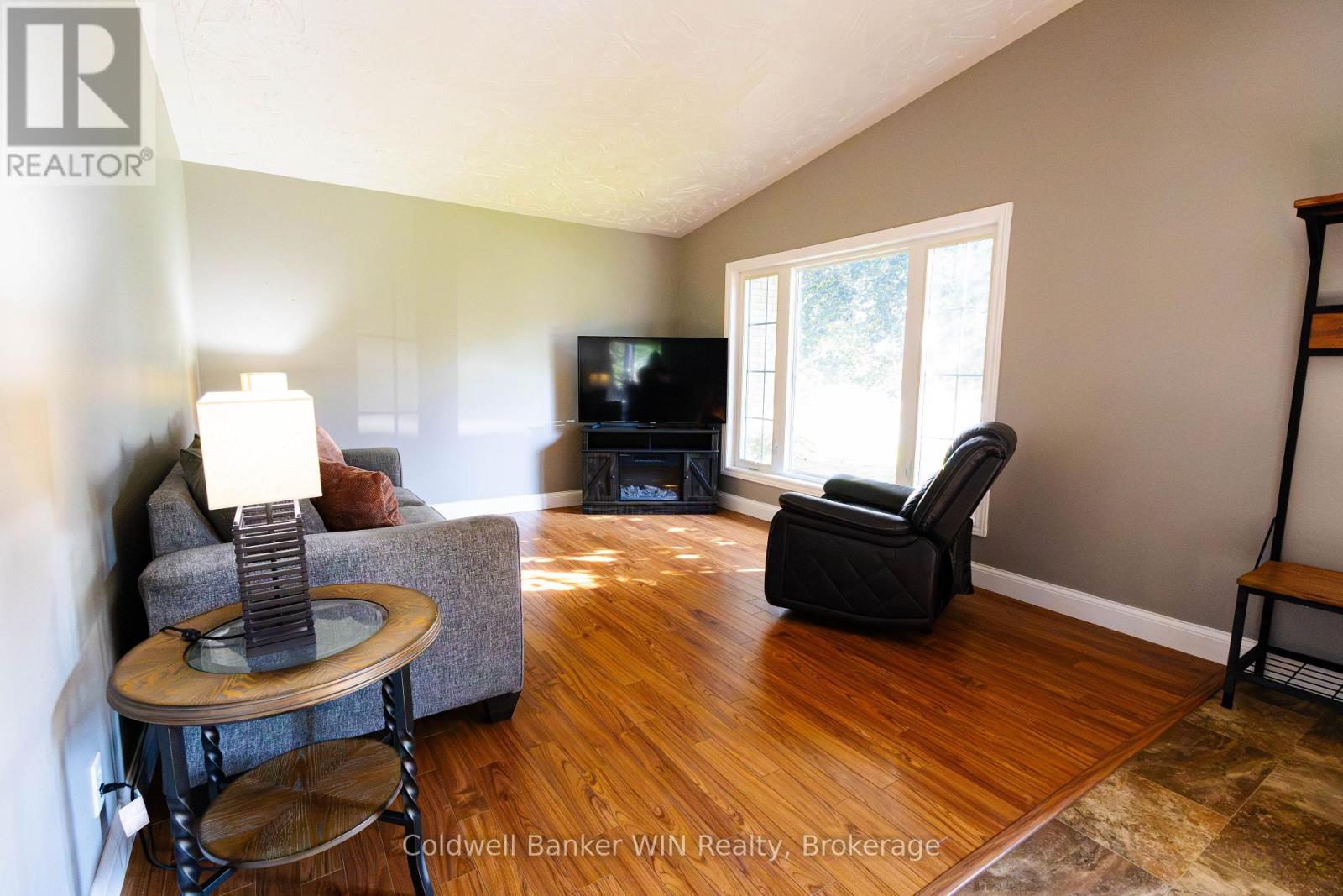 25 Thomas Street, South Bruce, Ontario  N0G 2S0 - Photo 3 - X13722520