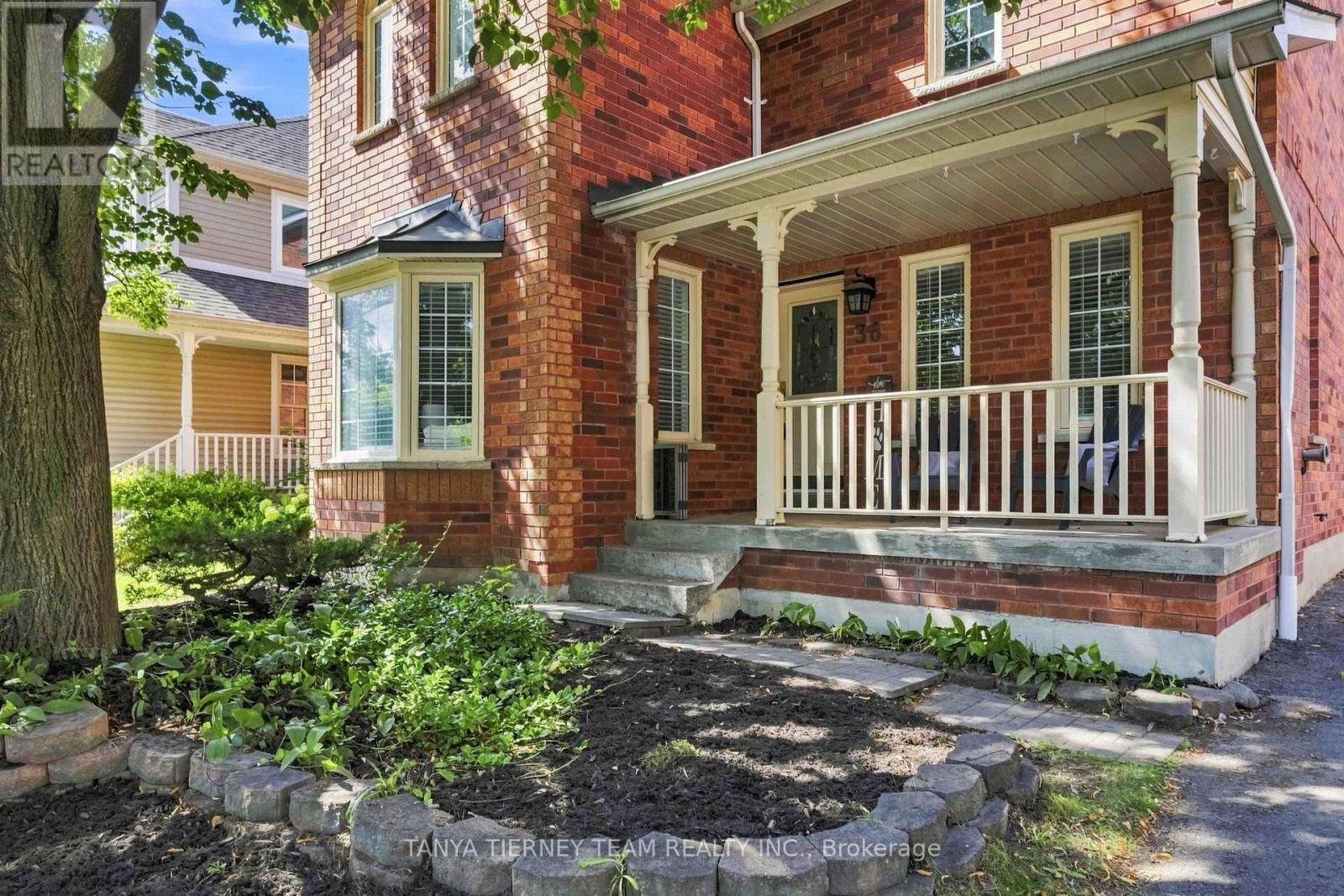 36 Zachary Place, Whitby, Ontario  L1M 1E1 - Photo 4 - E13722528