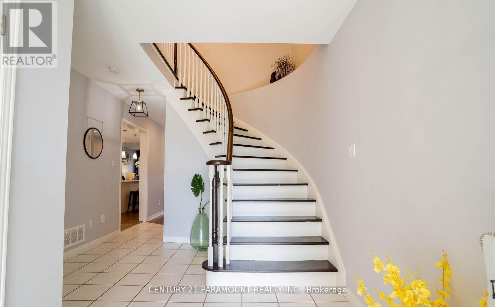 100 Fieldcrest Avenue, Clarington, Ontario  L1E 2Y9 - Photo 2 - E13722582